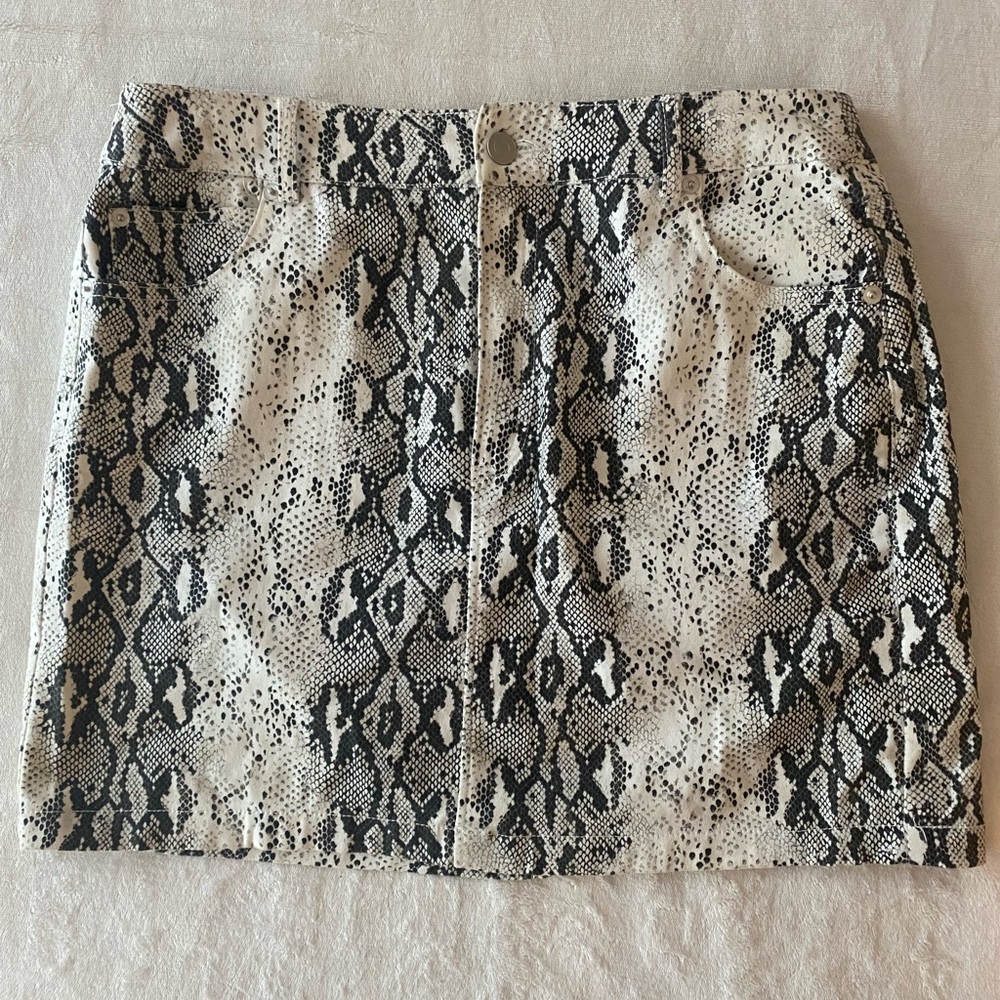 Cotton Candy LA Denim Black Grey Snakeskin Print Mini Skirt Size Large